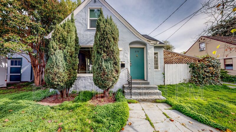 Santa Rosa House: 210 Brown St