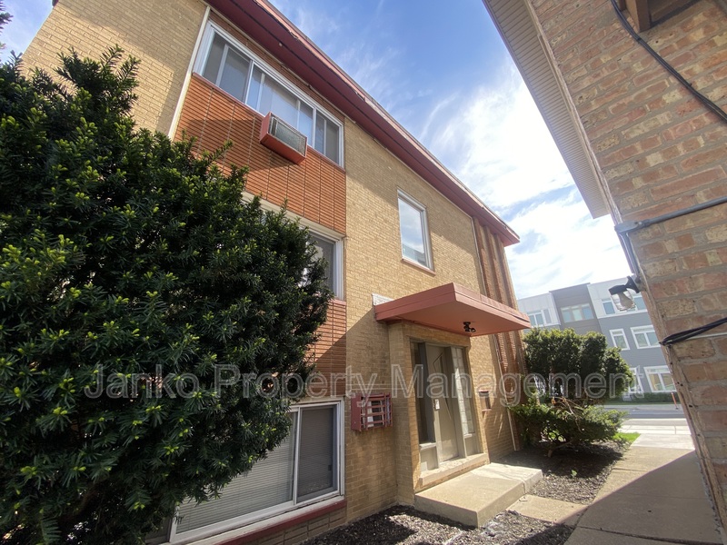 Broadview Condo: 2104 S 17th Avenue