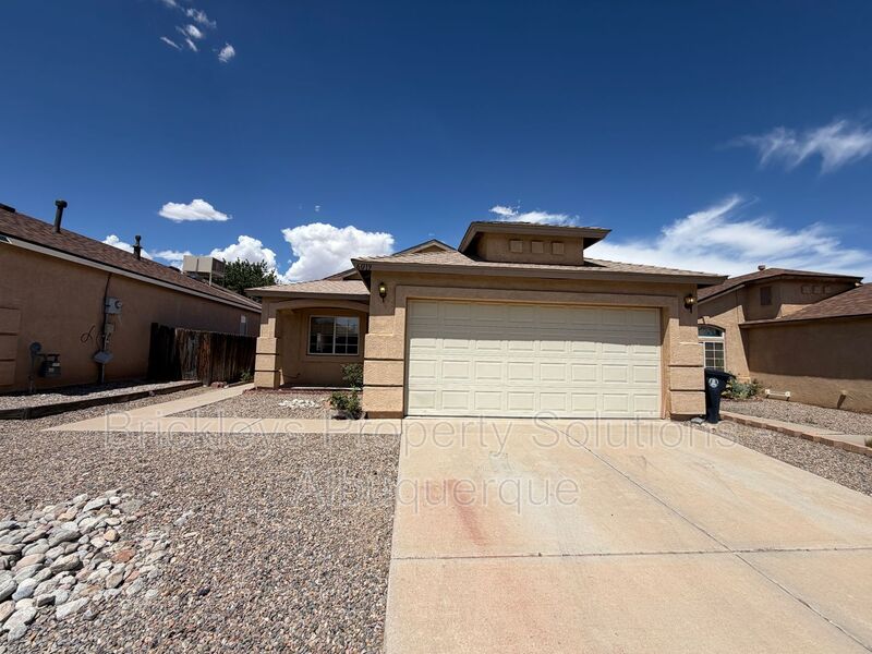 Albuquerque House: 6019 Full Moon Ave NW