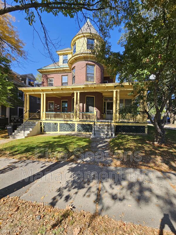 Burlington Condo: 322 Pearl St - 2