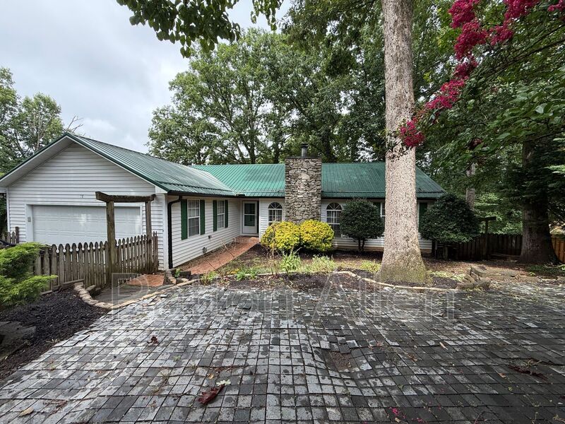 Asheville House: 78 Pine Cone Dr