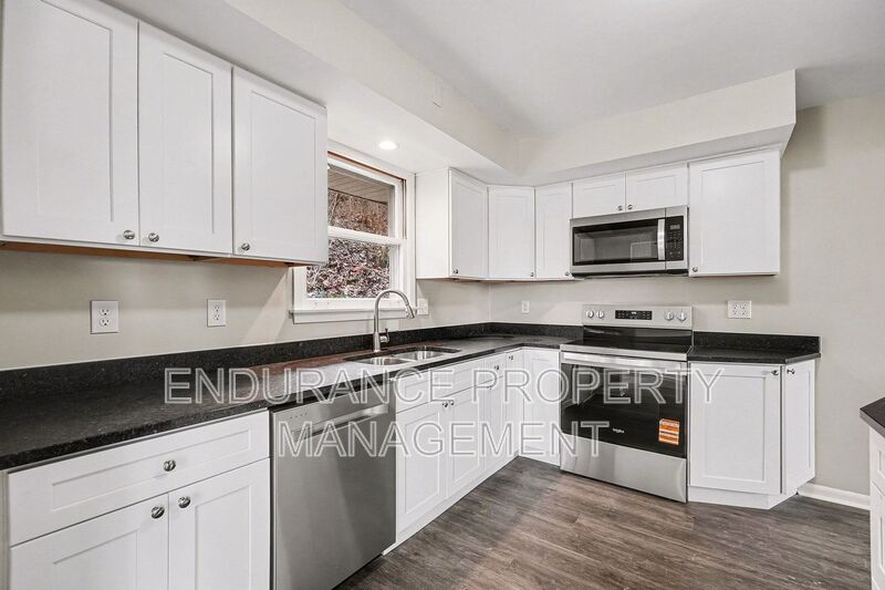 Hamilton House: 334 Hyde Park Dr