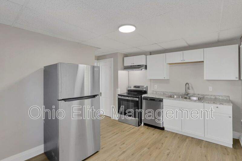 Columbus House: 47 N Hague Ave