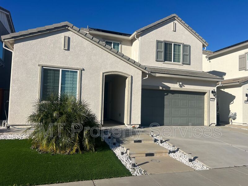 Roseville House: 2320 Milky Way Circle (Portfolio -D)