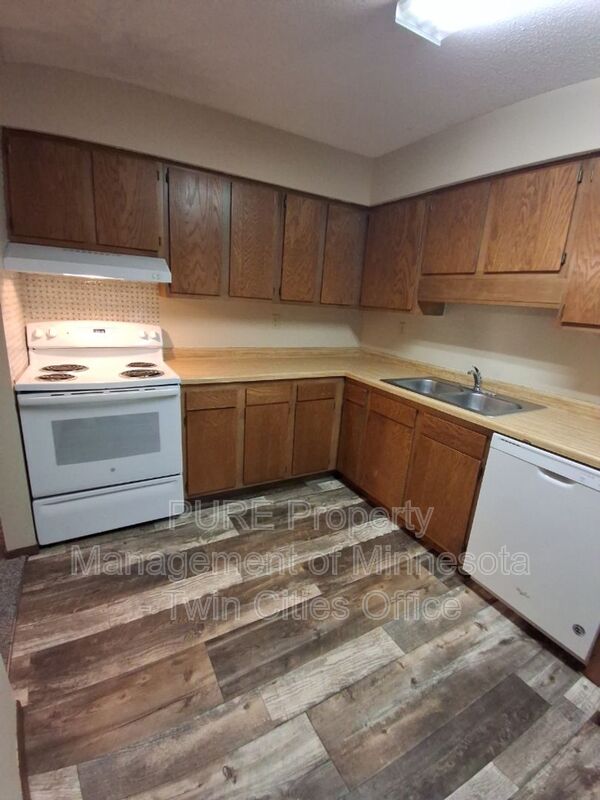 South St Paul Condo: 221 Grand Ave W