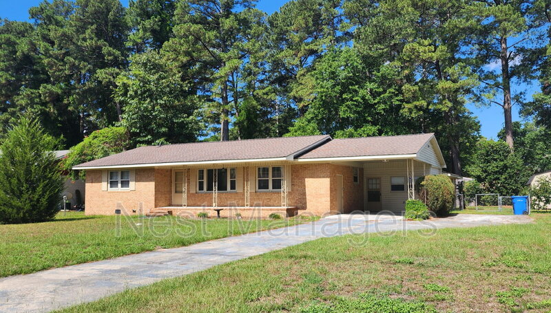 Fayetteville House: 1512 Atwick Drive
