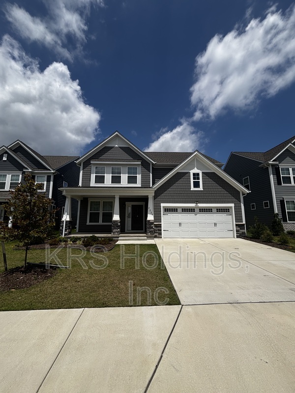 Suffolk House: 2220 Patrick Dr