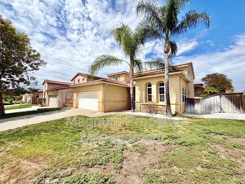 Murrieta House: 29998 Couples Ave