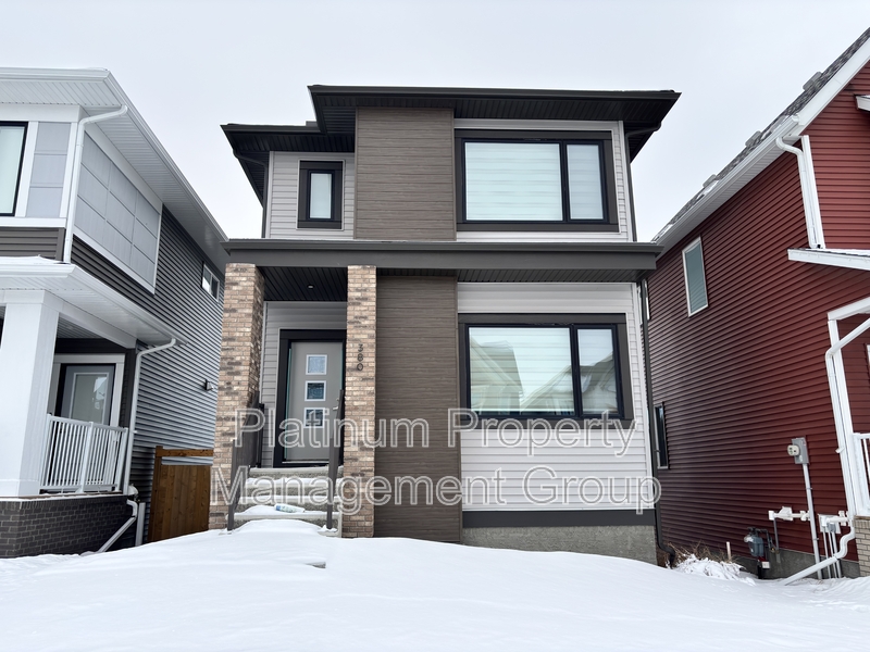 Airdrie House: 380 Lawthorn Way Southeast