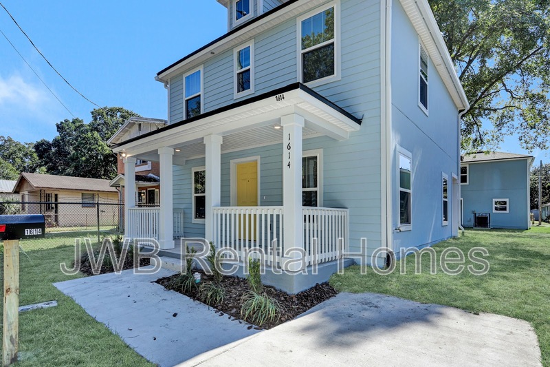 Jacksonville House: 1614 State St W