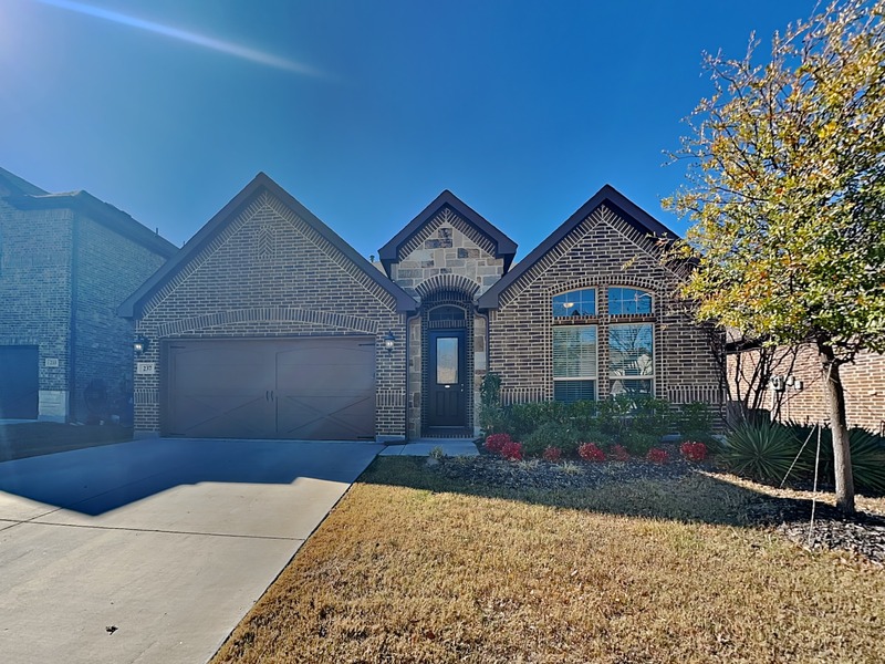 Aledo House: 237 Mineral Point Dr