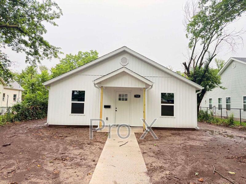 Joplin House: 719 Murphy Blvd