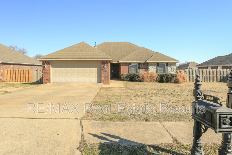 Pea Ridge House: 1592 Hutchinson St