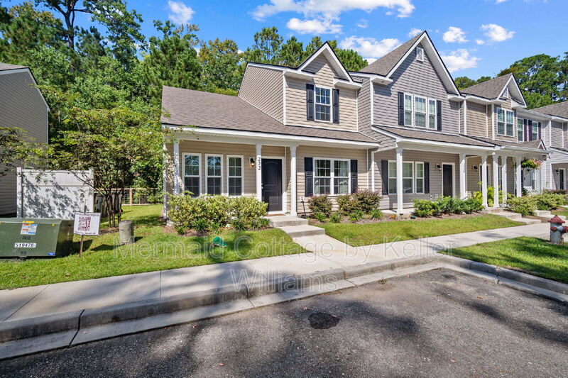 Beaufort Townhome: 222 Admiration Avenue