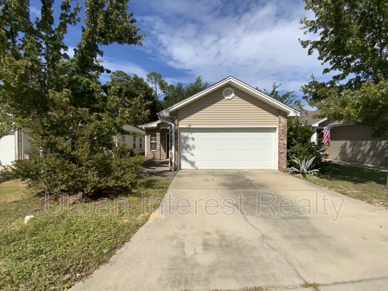 Niceville House: 106 Matt Blvd