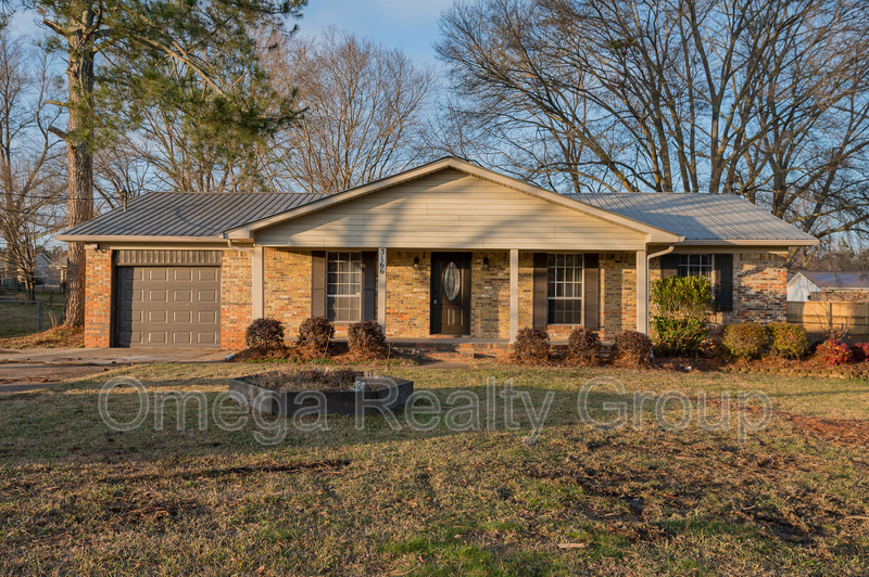 Southside House: 3166 Jenkins Cir S