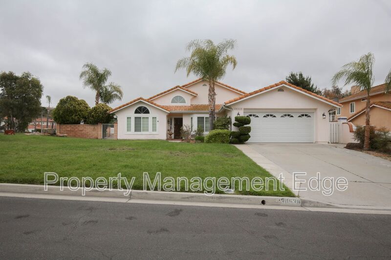 Temecula House: 30538 Colina Verde Street
