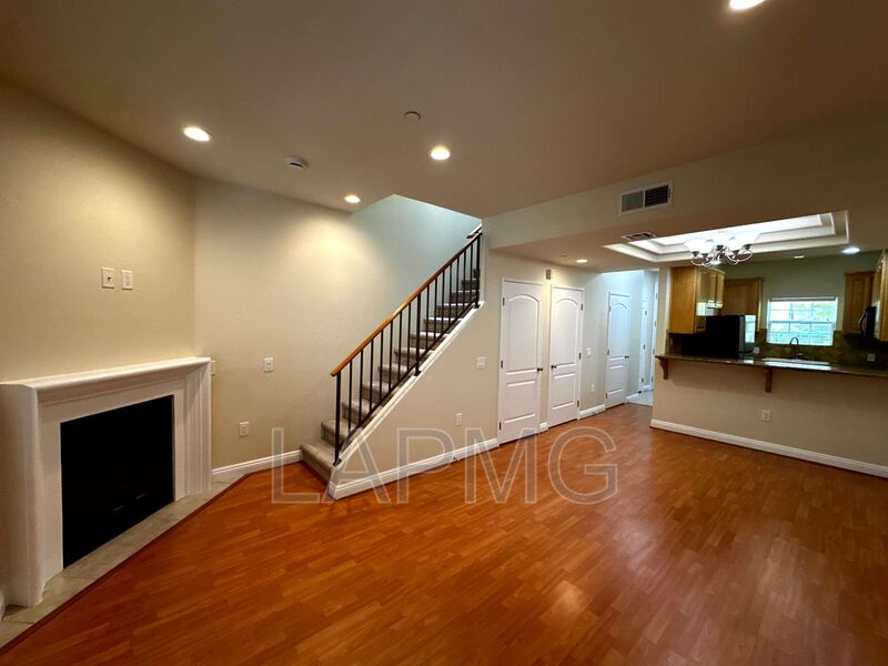 Studio City House: 12217 Moorpark St.