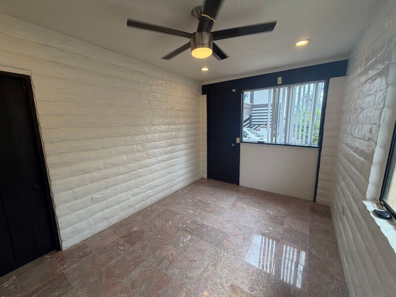 Oceanside House: 6088 De La Rosa Ln