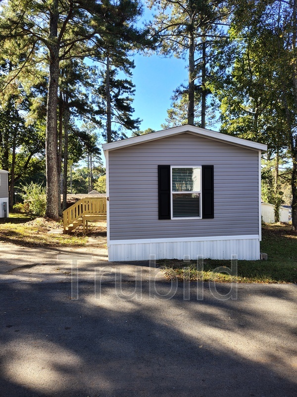 ELLENWOOD House: 4 Poole Circle