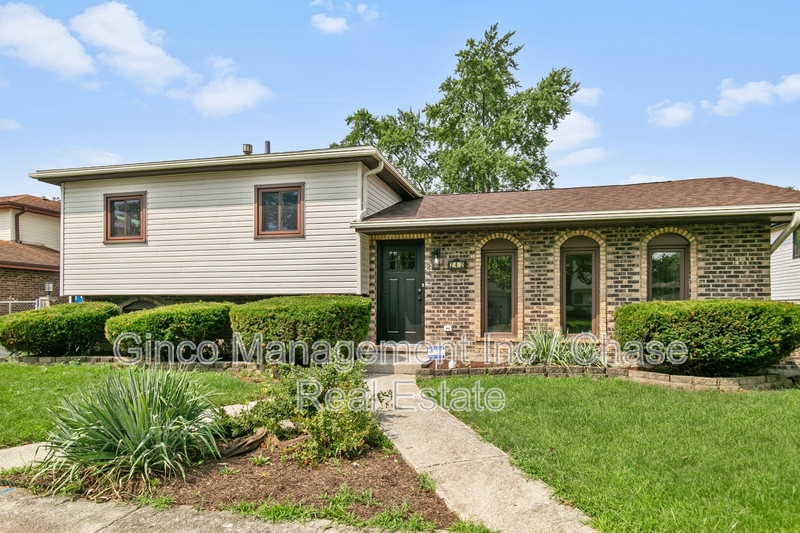 Glenwood House: 242 South Harper Avenue