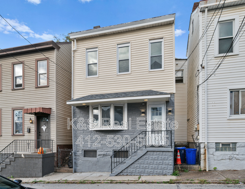 Pittsburgh House: 2104 Straubs Lane