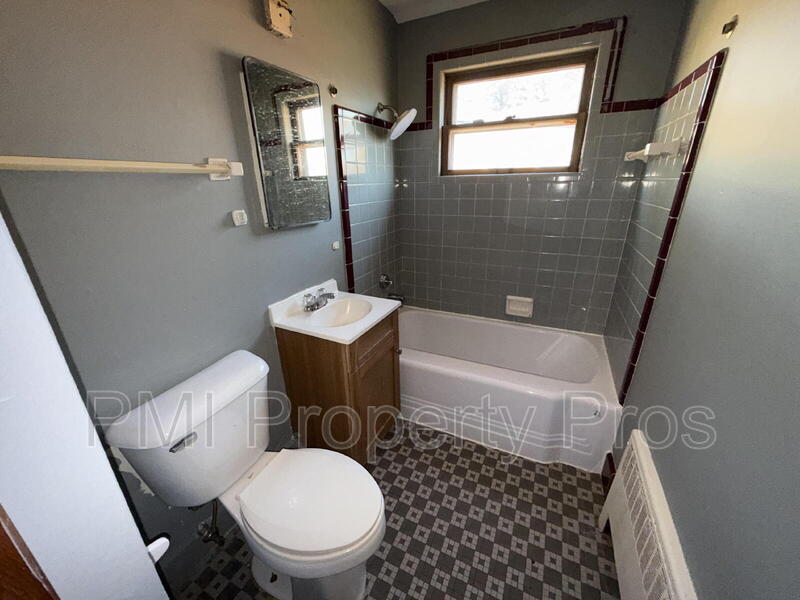 Milwaukee Condo: 1981 W Villard Ave