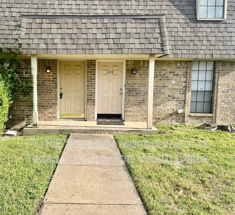 Benbrook Townhome: 1126 Highbush Drive