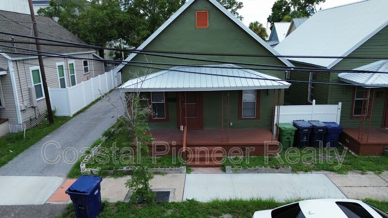 Tampa House: 2010 N Howard Ave