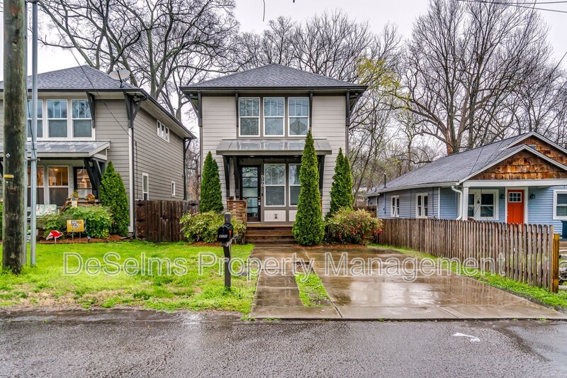 Nashville House: 917 B Spain Avenue