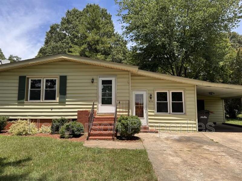 Statesville House: 634 N Kelly Street