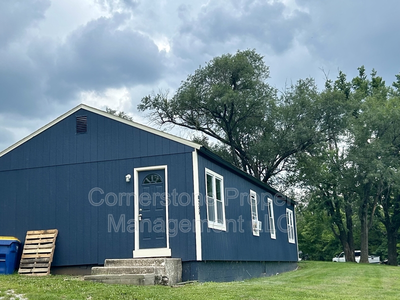 DeSoto House: 8255 Lakeview Drive