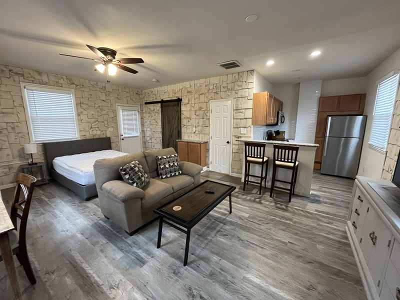 Charlotte House: 2226 Knickerbocker Drive