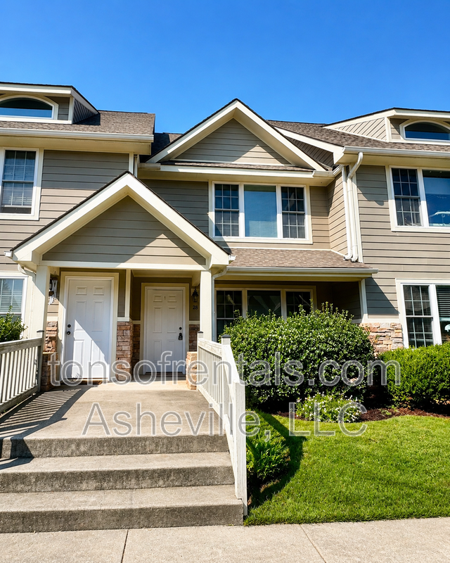 Asheville House: 28 Rotunda Circle