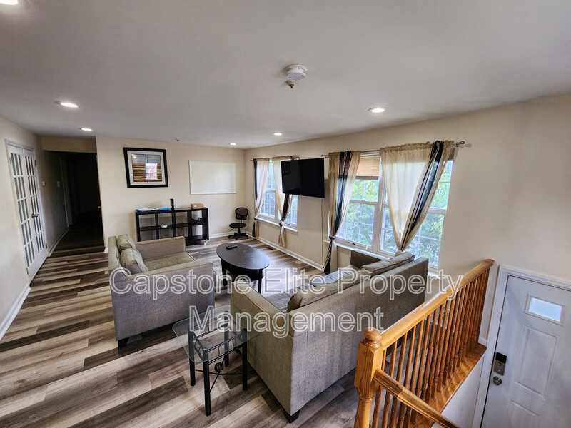 Newark Condo: 206 Matthews Drive - Downstairs Master