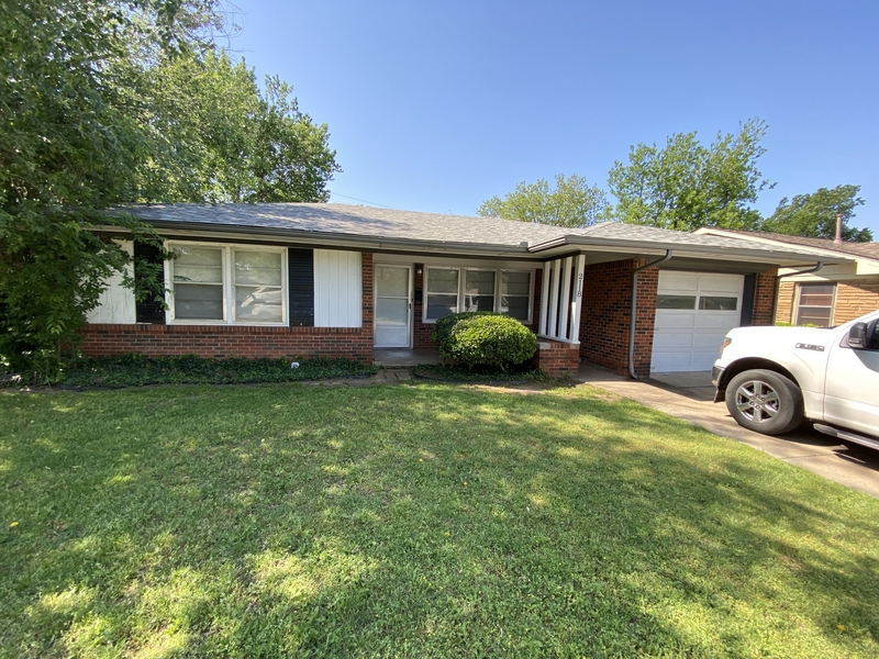 The Village House: 2118 Carlton Way