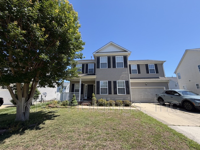 Suffolk House: 3503 Sedgefield Street