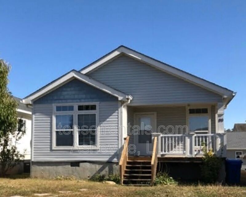 Hendersonville House: 89 Fickley Drive