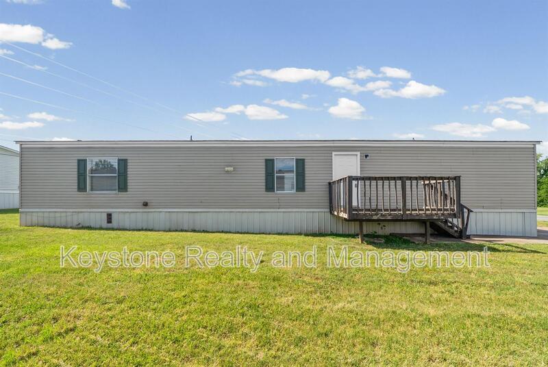 Oak Grove House: 615 Kerri Lane