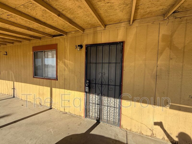 Earlimart Condo: 294 S Front Road/313 E Clay
