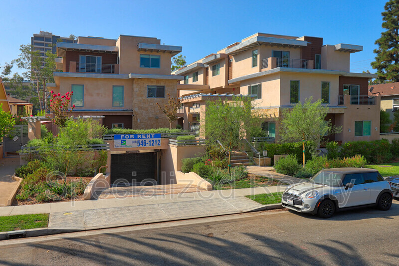 Glendale Condo: 366 Burchett St.