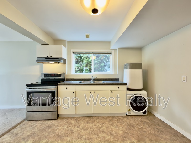 Kelowna House: 1337-B Bentien Road