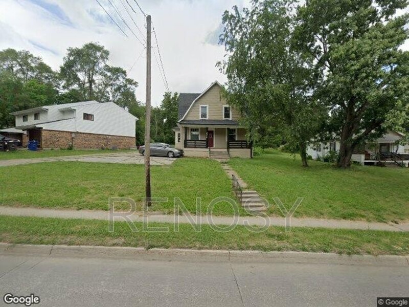 Des Moines House: 2308 Indianola Ave