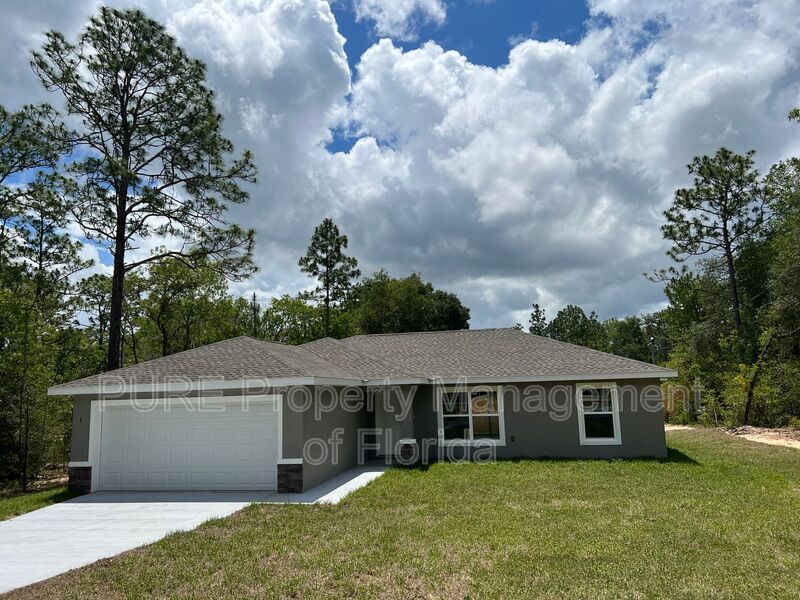 Ocala House: 8 Locust Loop