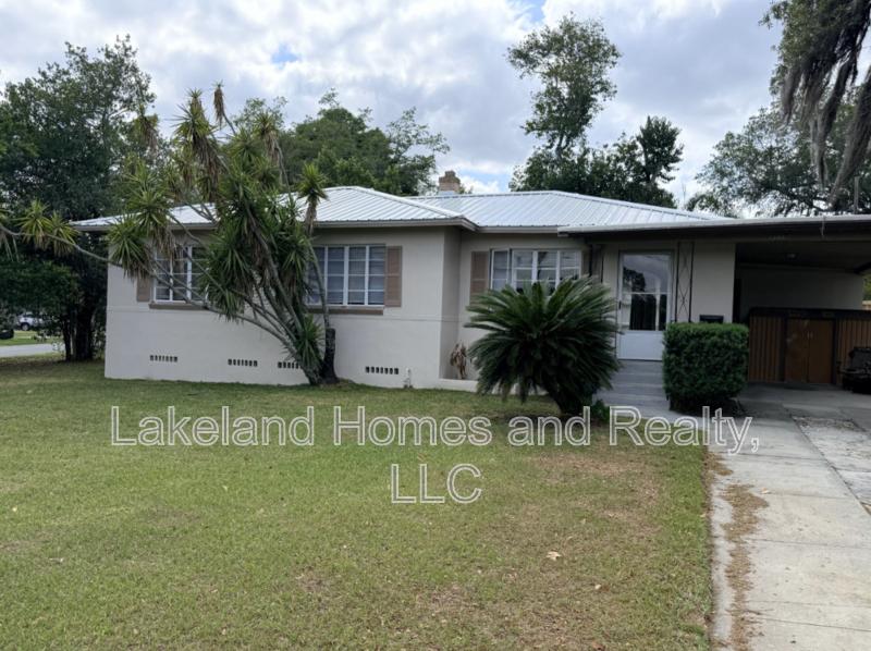 Lakeland House: 3115 Buckingham Avenue
