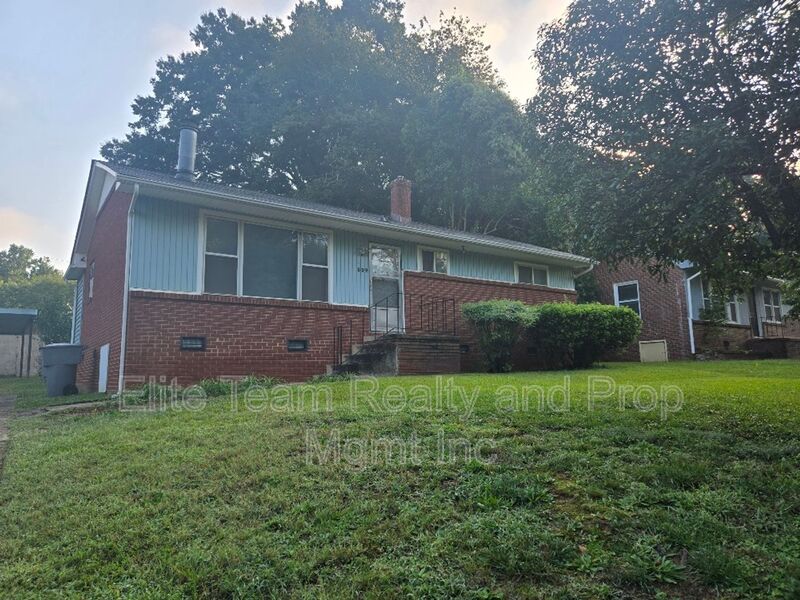 Charlotte House: 809 Wilbrown Circle