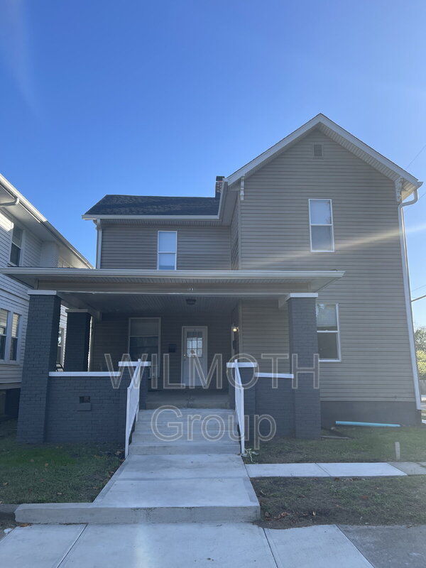 Shelbyville Condo: 133 West Hendricks Street