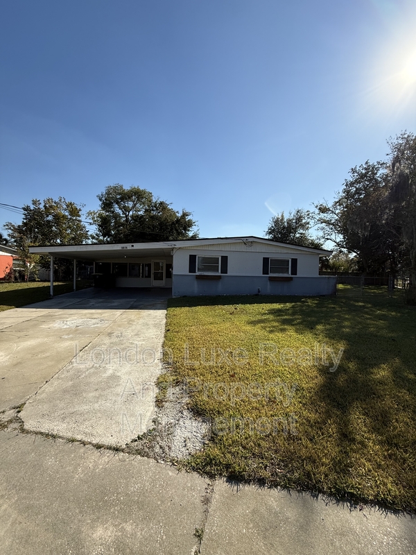 Jacksonville House: 10914 Indies Drive North