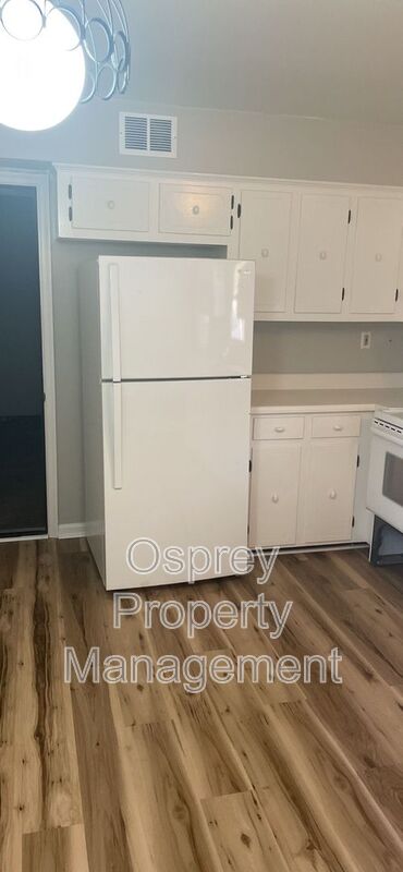 Charming 2-Bedroom Duplex in Kempsville, VB ¨ASK ABOUT OUR ZERO DEPOSIT¨ - Photo 3