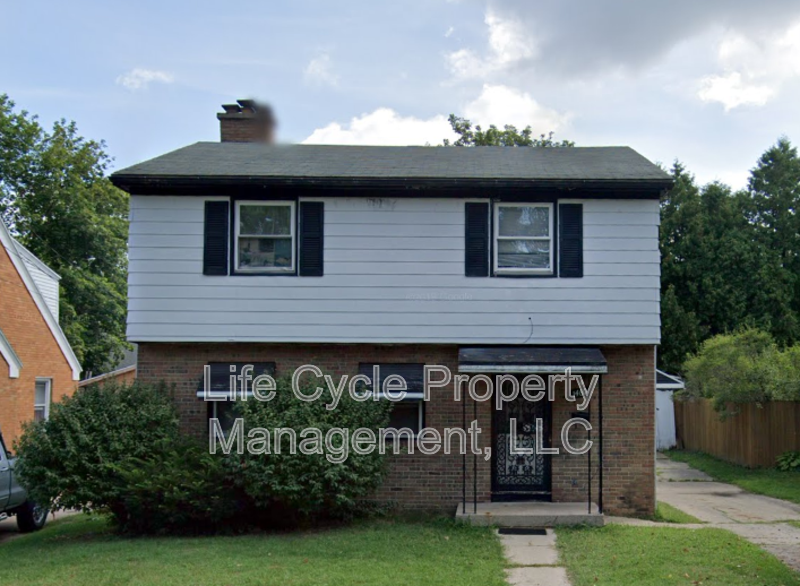 Grand Rapids House: 1460 Rossman Avenue Southeast